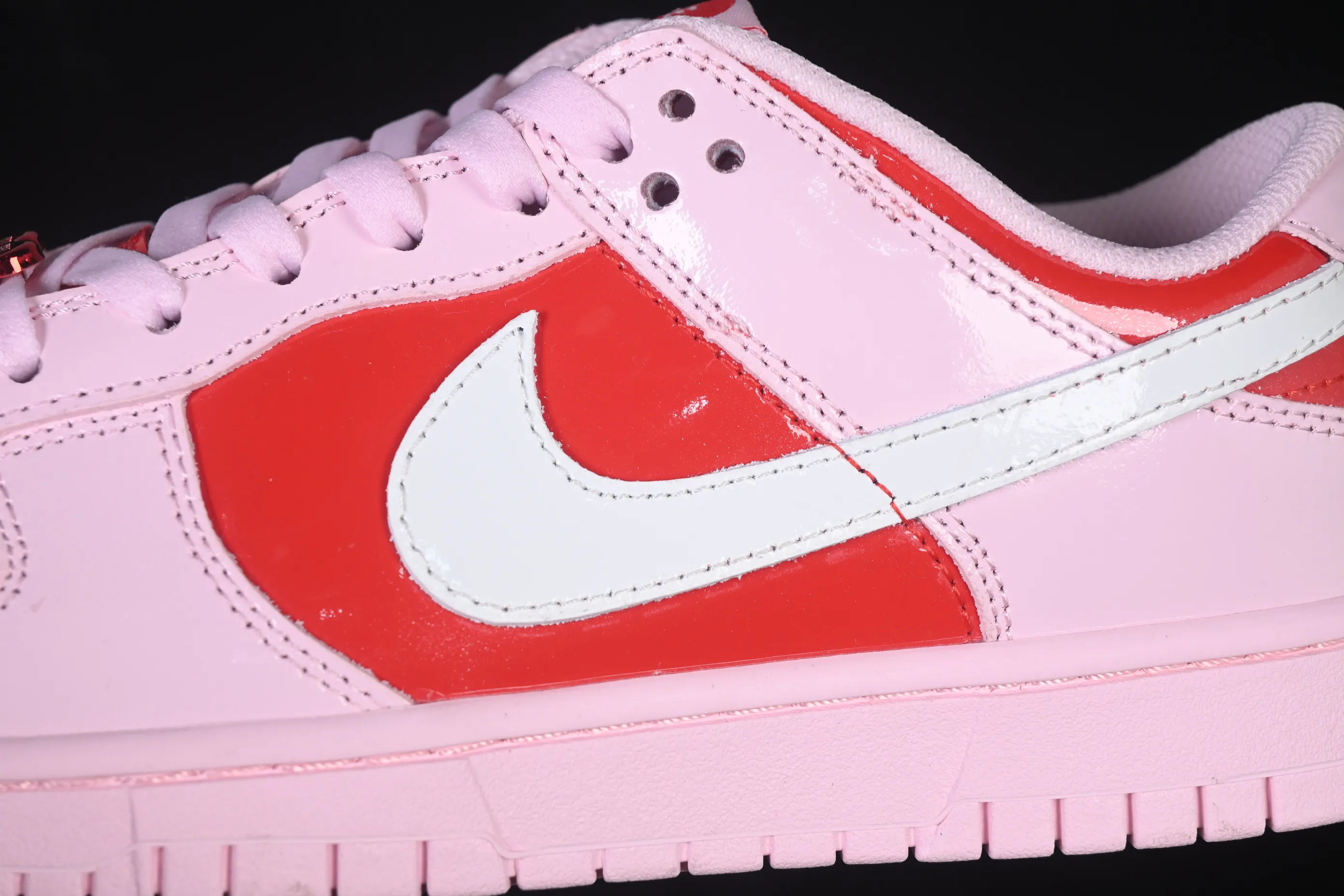 All categories Nk SB Dunk series Nk SB Dunk Low low-top sneakers Nike SB Dunk Low Valentine's Day limited low-top casual skateboard shoes IQ0218-663